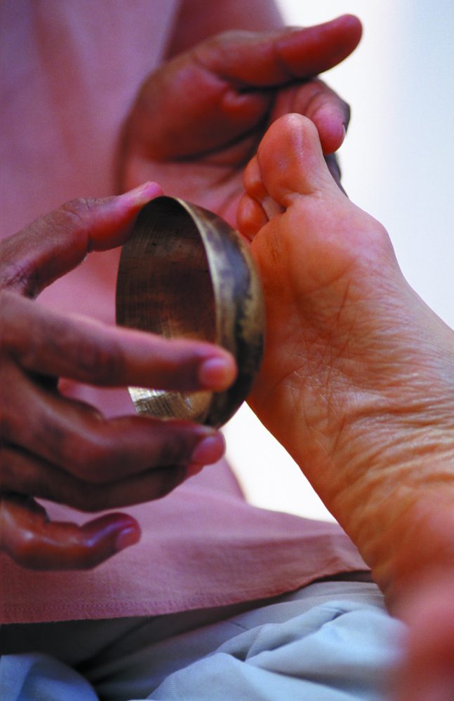 Le Massage Du Pied Au Le Bol Kansu Atténue Nervosité Angoisse Et Colère